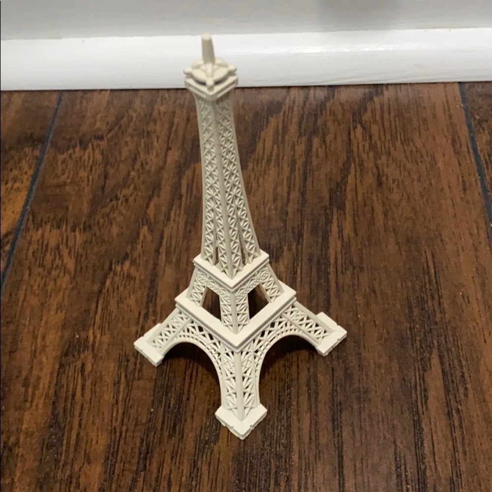 Eiffel Tower decor